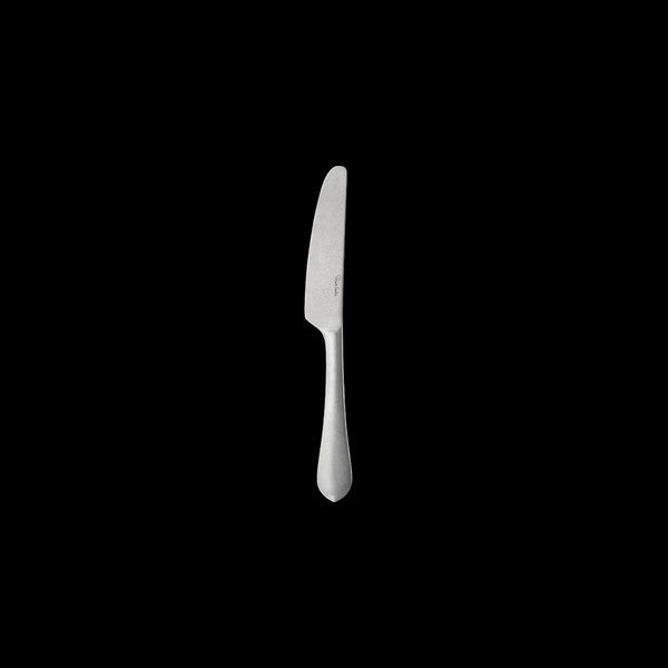 Einzelnes Messer auf schwarzem Hintergrund.