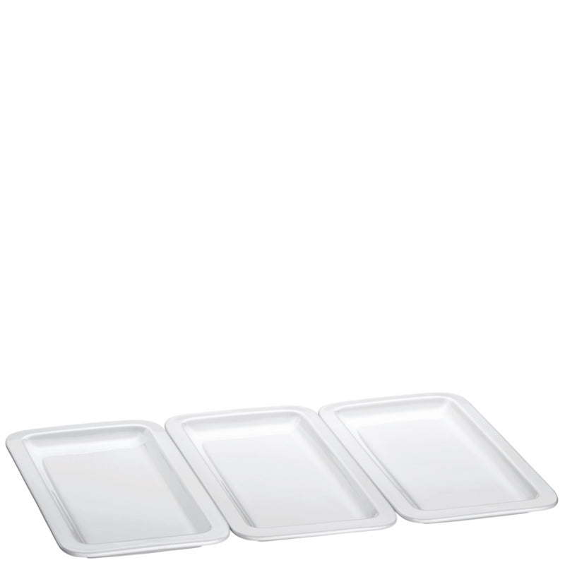 Drei weiße Servierplatten.