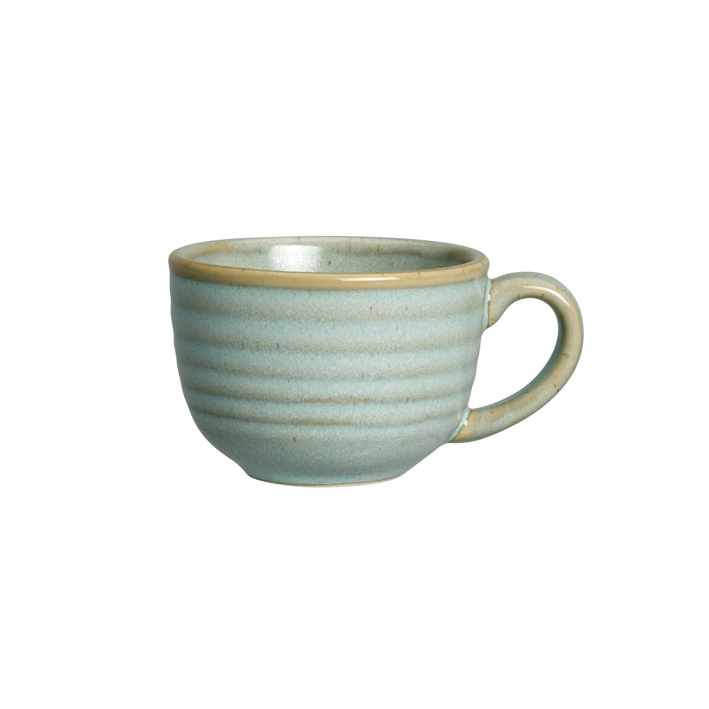 Grüne Keramiktasse auf weißem Hintergrund.