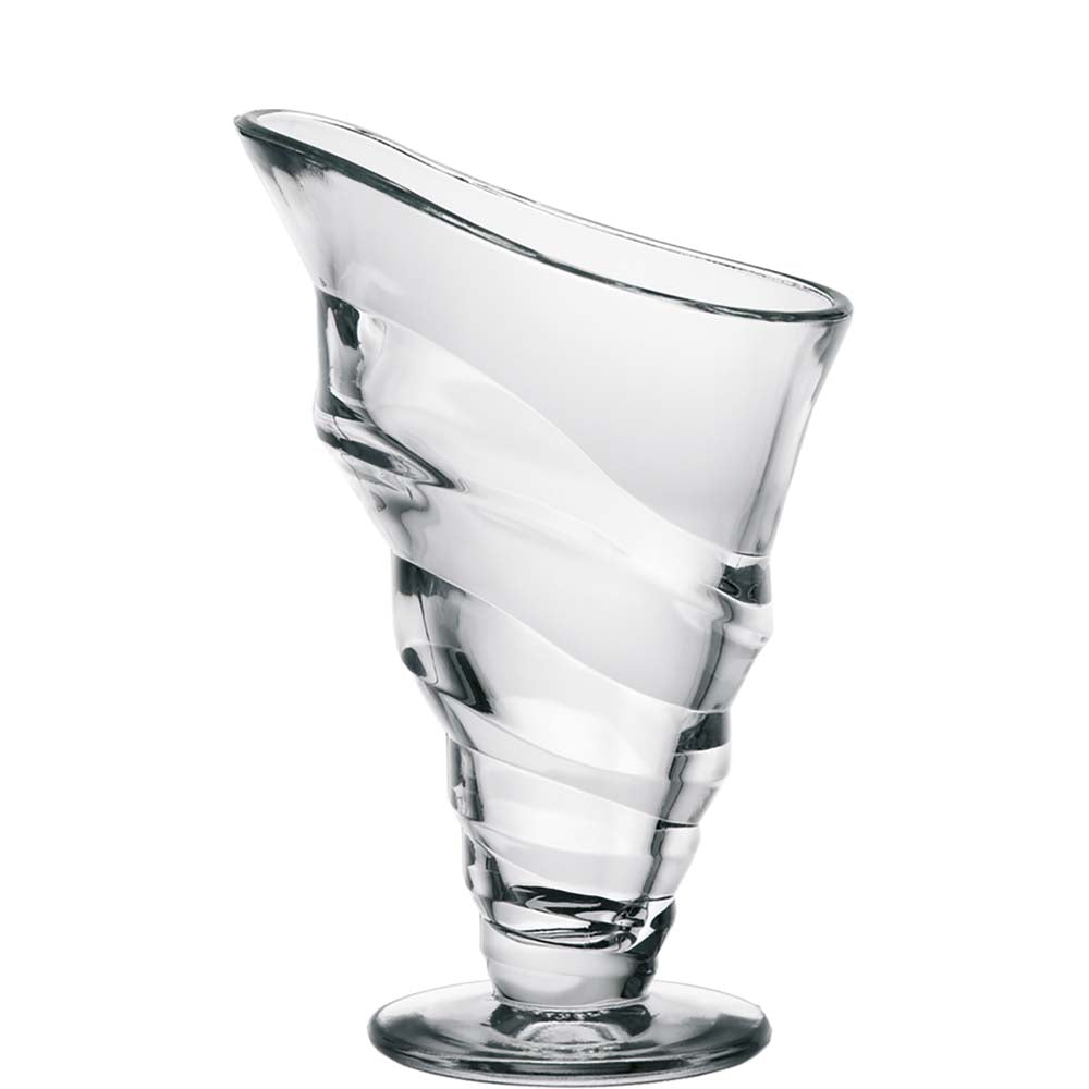 Kunstvoll geformtes Glasgefäß.