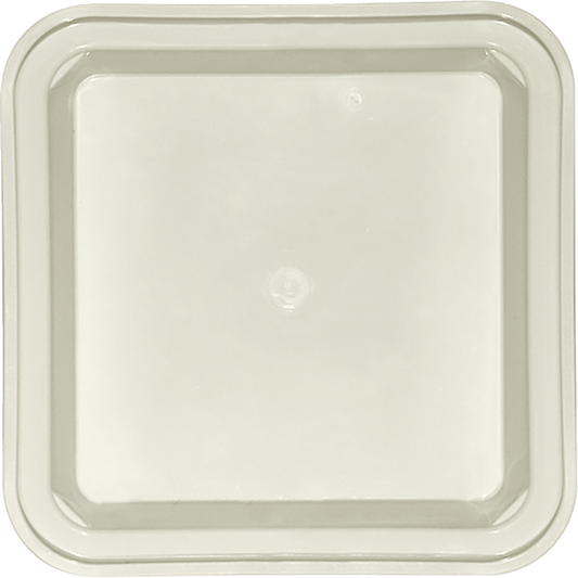 Quadratischer, weißer Porzellanteller, schlicht.