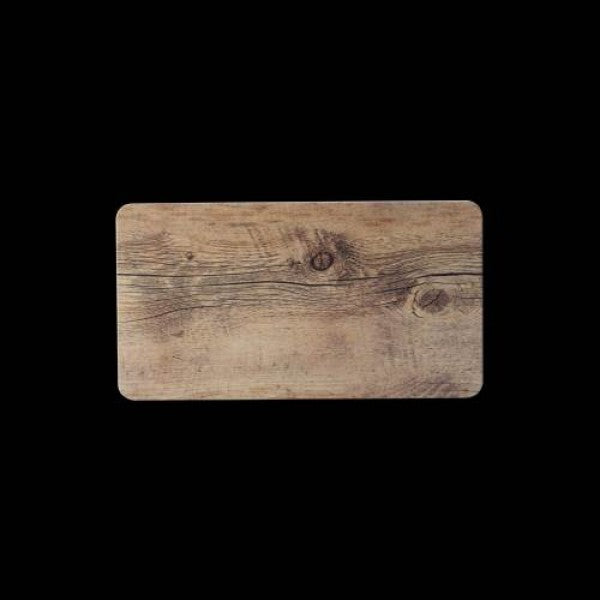 Holzbrett auf schwarzem Hintergrund.