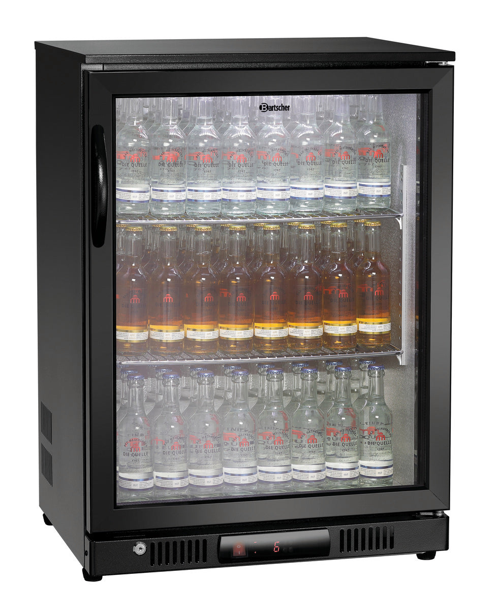 Kühlschrank mit Getränkeflaschen.