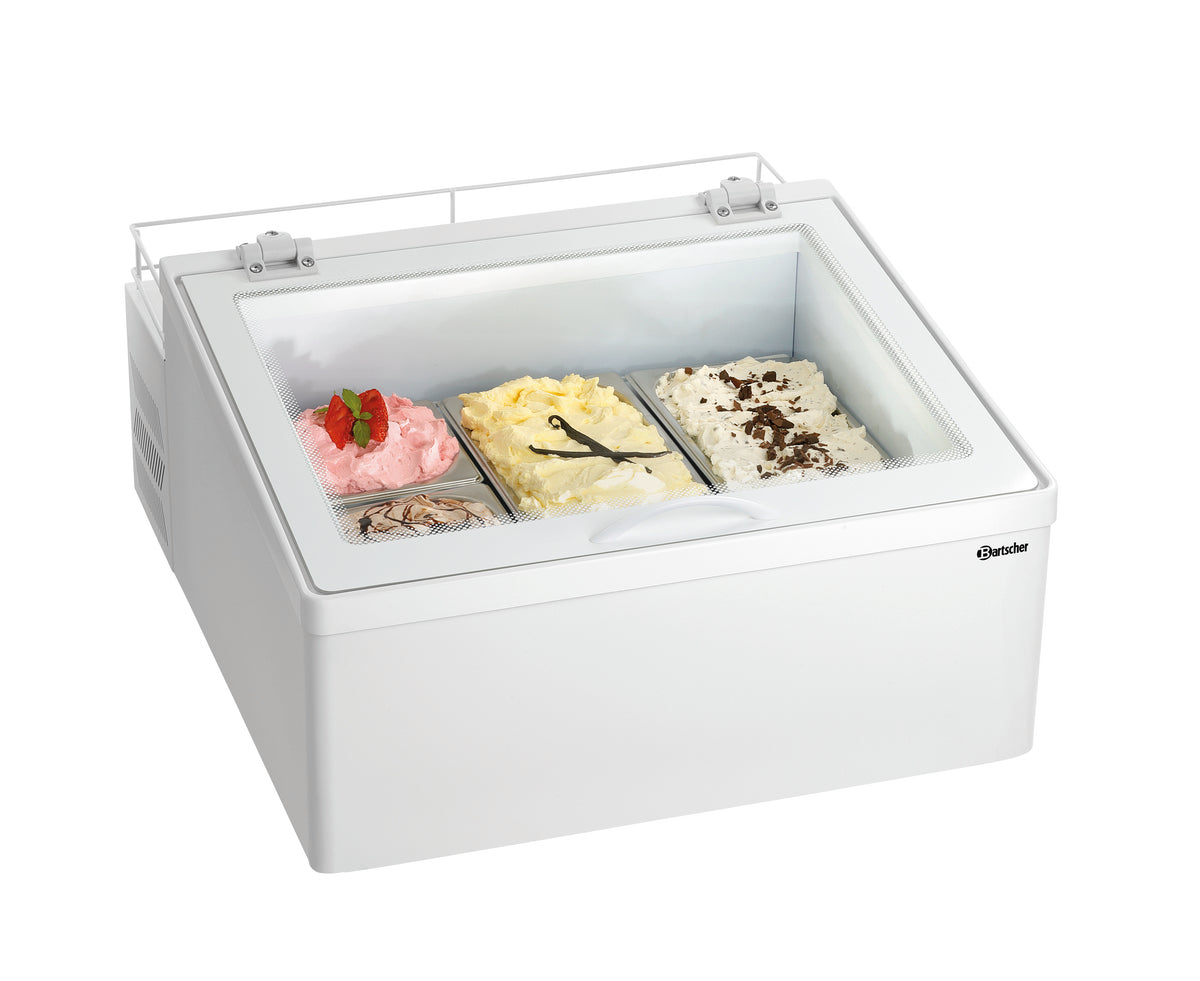 Eisvitrine mit verschiedenen Eissorten.