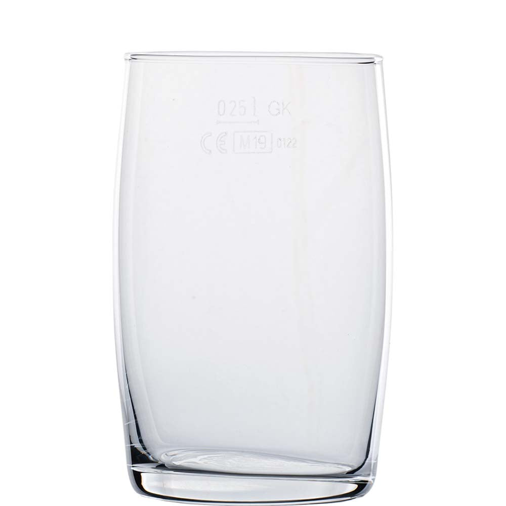 Leeres Glas mit Eichstrich.