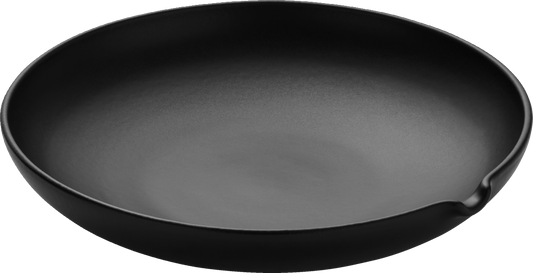 Schwarze Schale mit Ausguss.