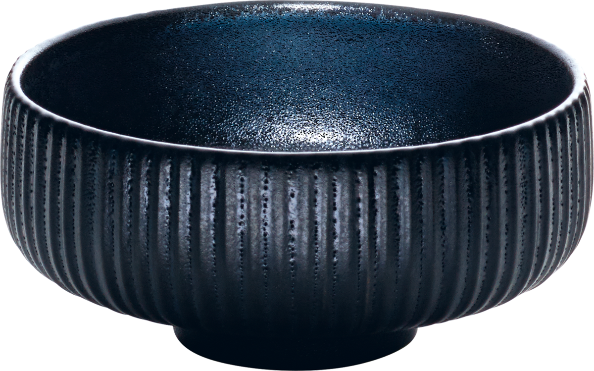 Schwarze, geriffelte Schüssel, innen blau.