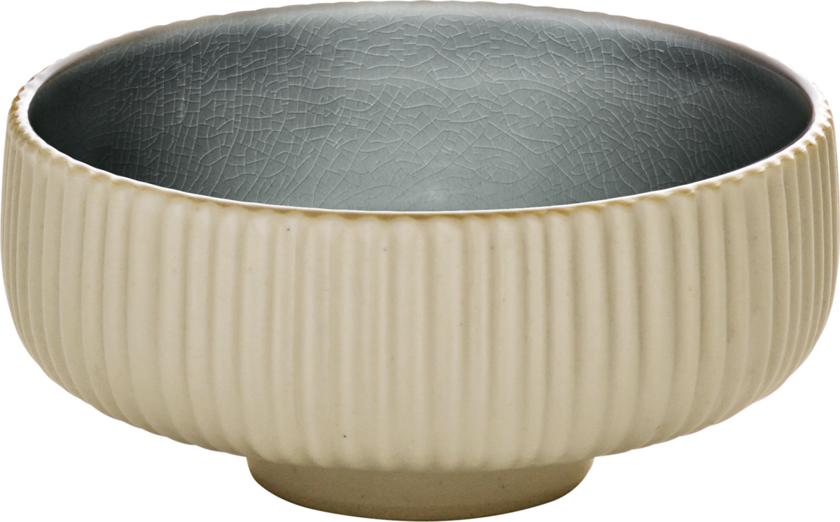 Beige Schüssel mit geriffelter Oberfläche.