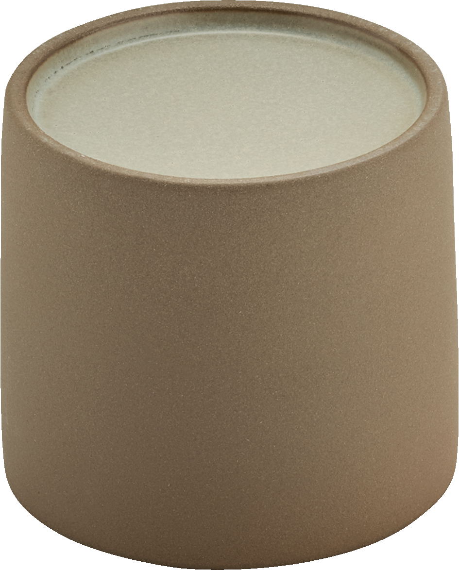 Brauner Becher, minimalistisch, schlicht.