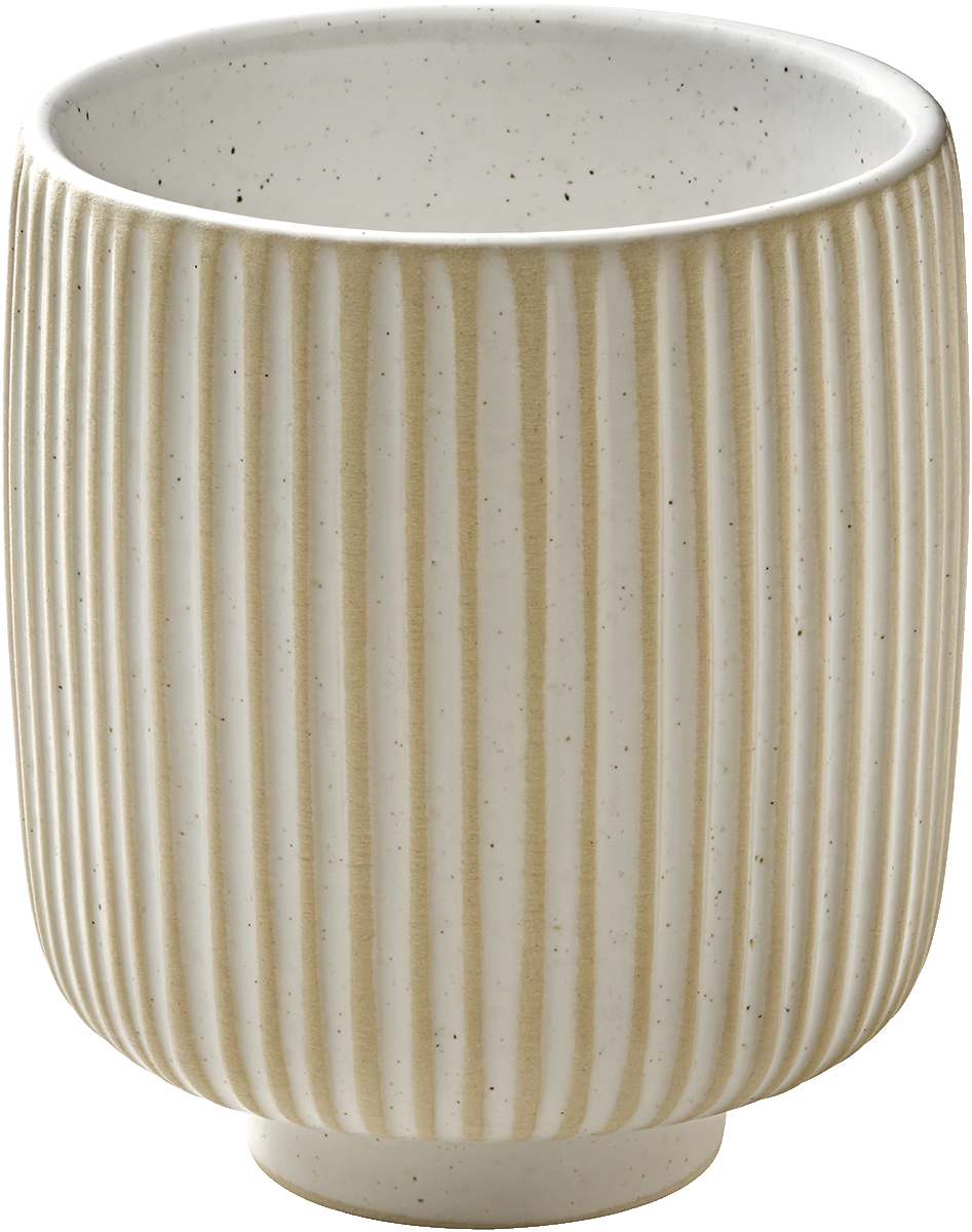 Becher mit vertikalem Reliefmuster.