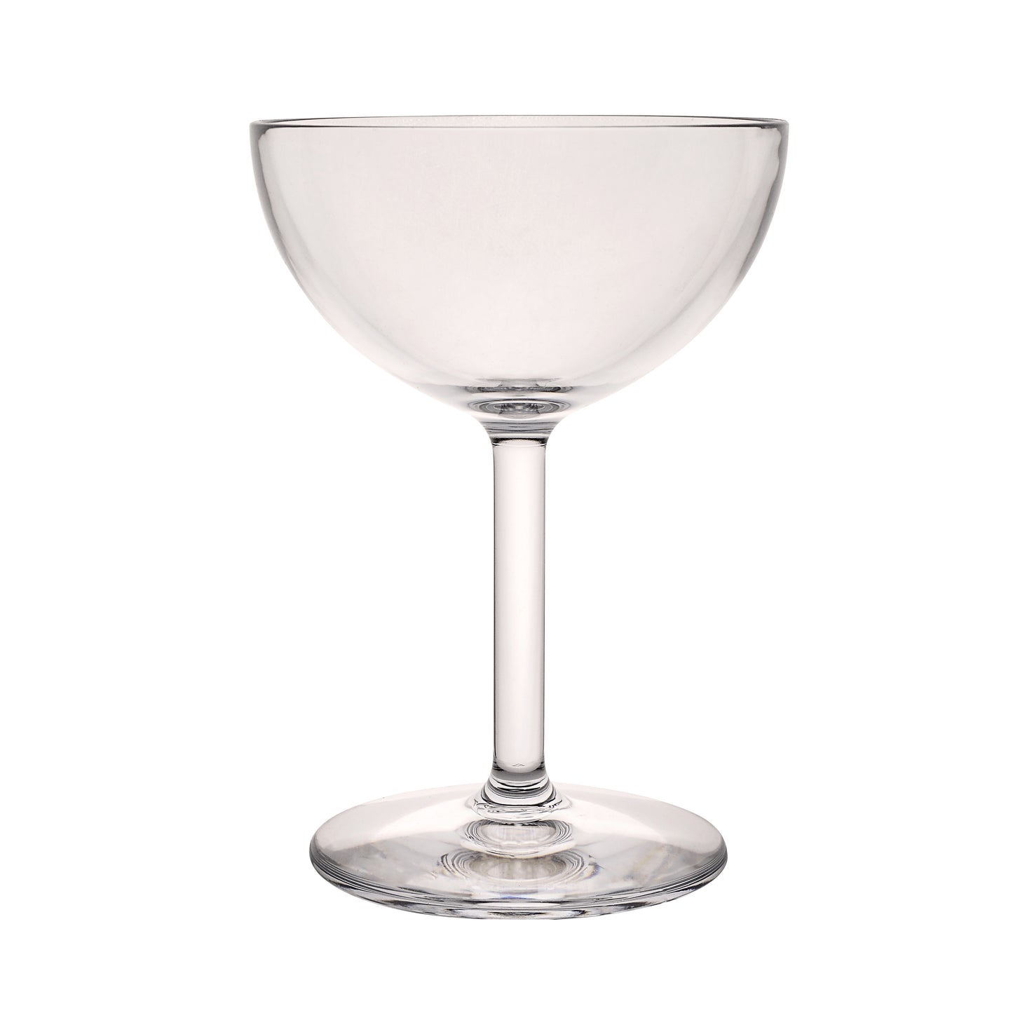 Leeres Cocktailglas auf weißem Hintergrund.