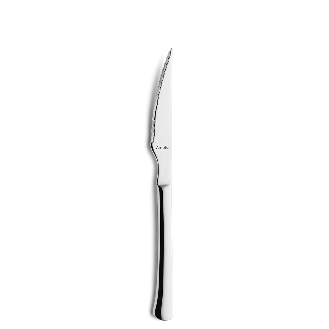 Gezacktes Steakmesser mit silbernem Griff.