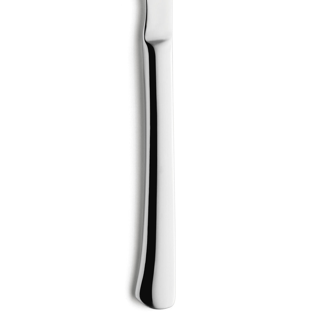 Silbernes Messer auf weißem Hintergrund.