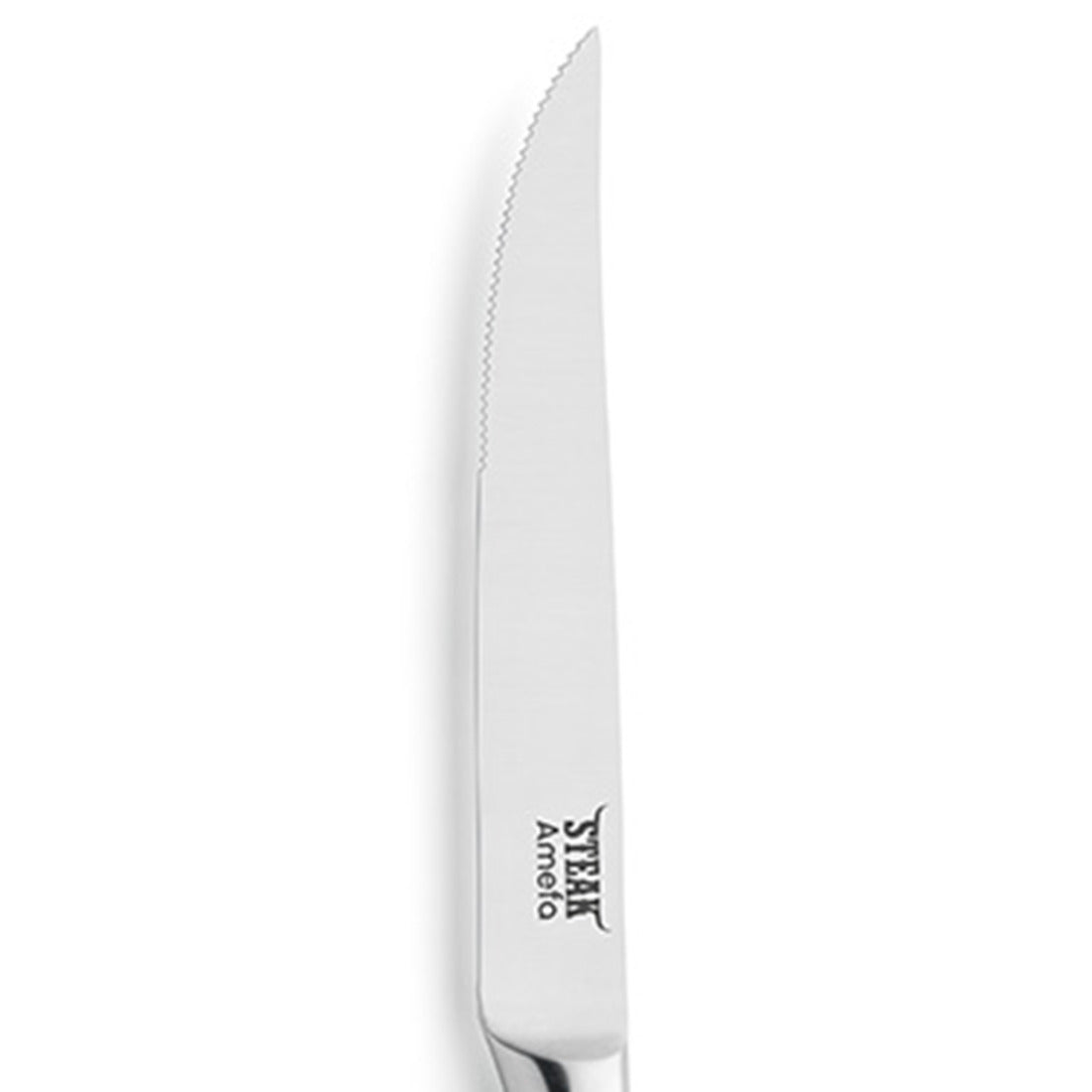Steakmesser mit gezackter Klinge, Nahaufnahme.