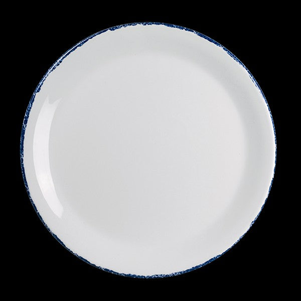 Weißer Teller mit blauem Rand.