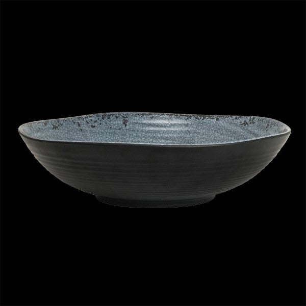 Schwarze Schale mit blauer Innenseite.