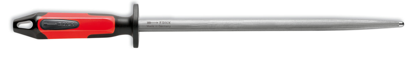 Wetzstahl mit rotem Griff.