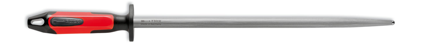 Wetzstahl mit rotem Griff.