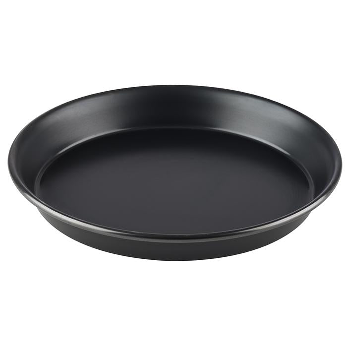 Schwarze runde Backform aus Metall.