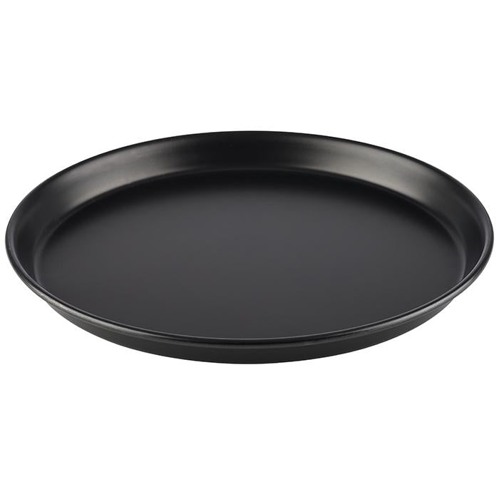 Schwarzes rundes Serviertablett aus Kunststoff.
