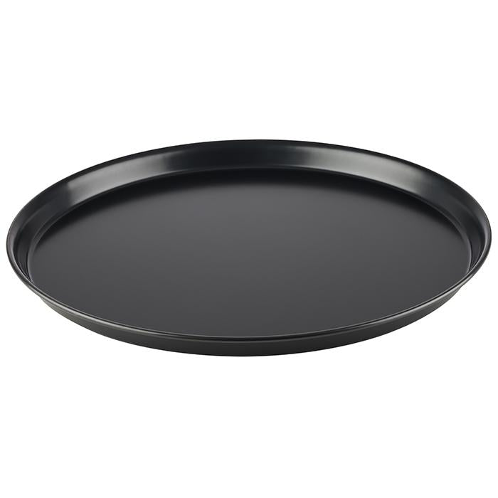 Schwarzes, rundes Serviertablett.