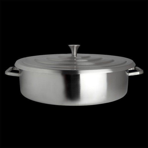 Großer Edelstahltopf mit Deckel.