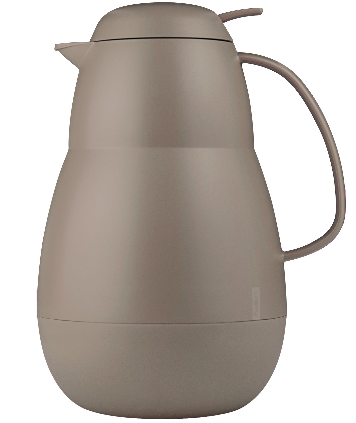 Beige Thermoskanne mit Henkel und Deckel.