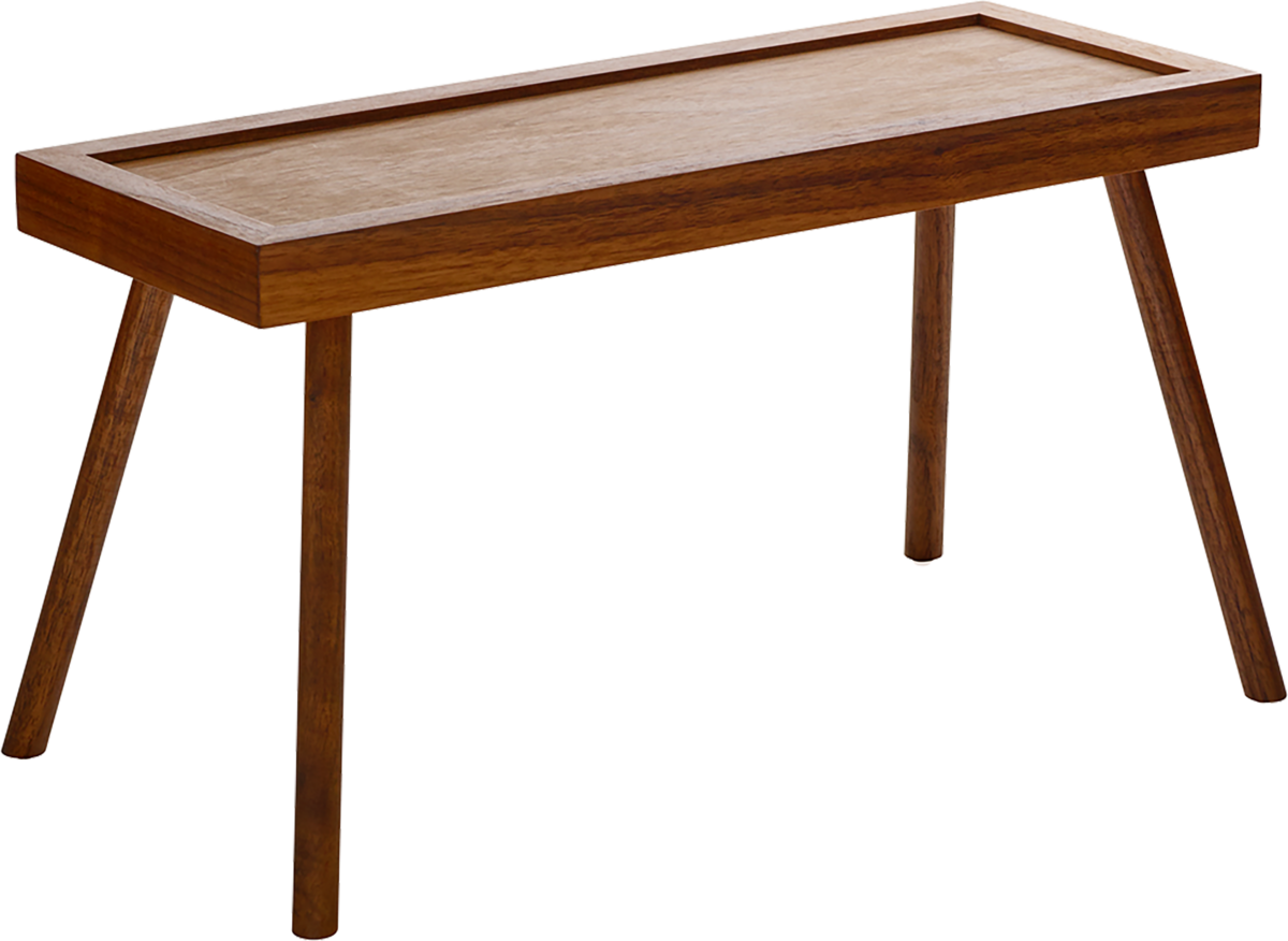 Holztisch mit vier Beinen.