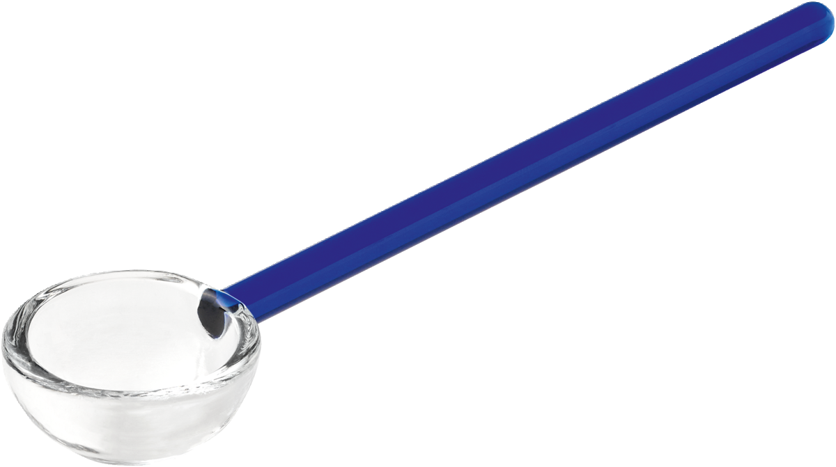 Löffel mit blauem Griff.