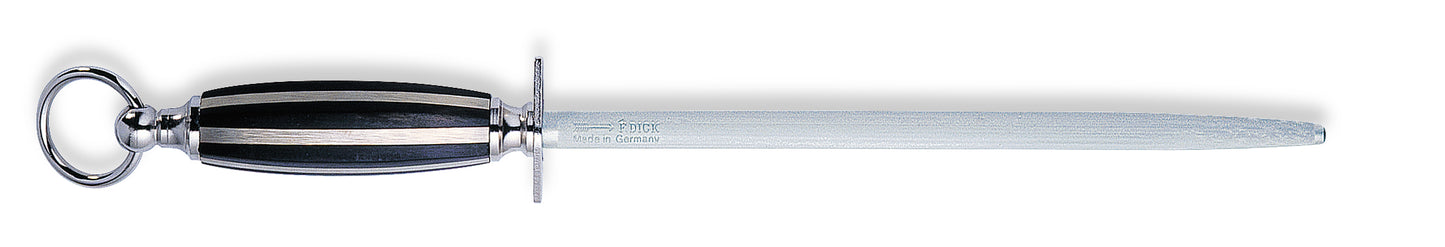 Wetzstahl mit schwarzem Griff.