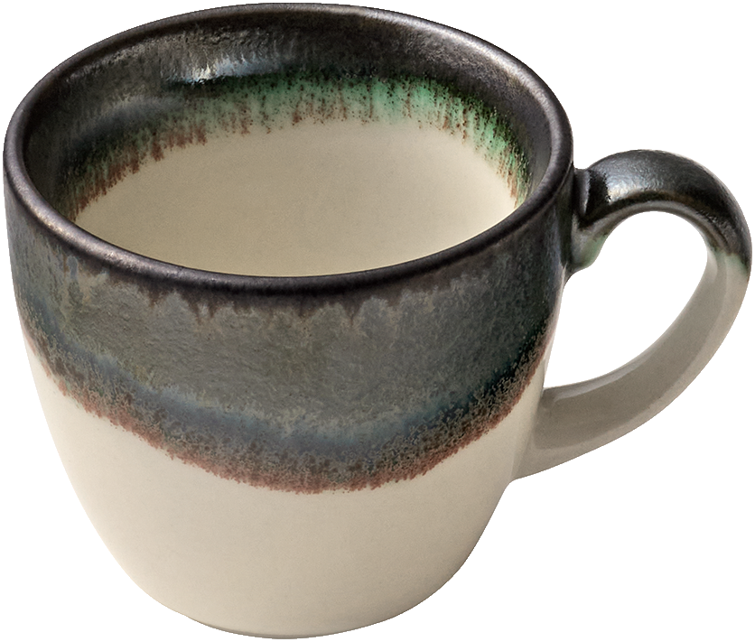 Keramiktasse mit grünem Rand.