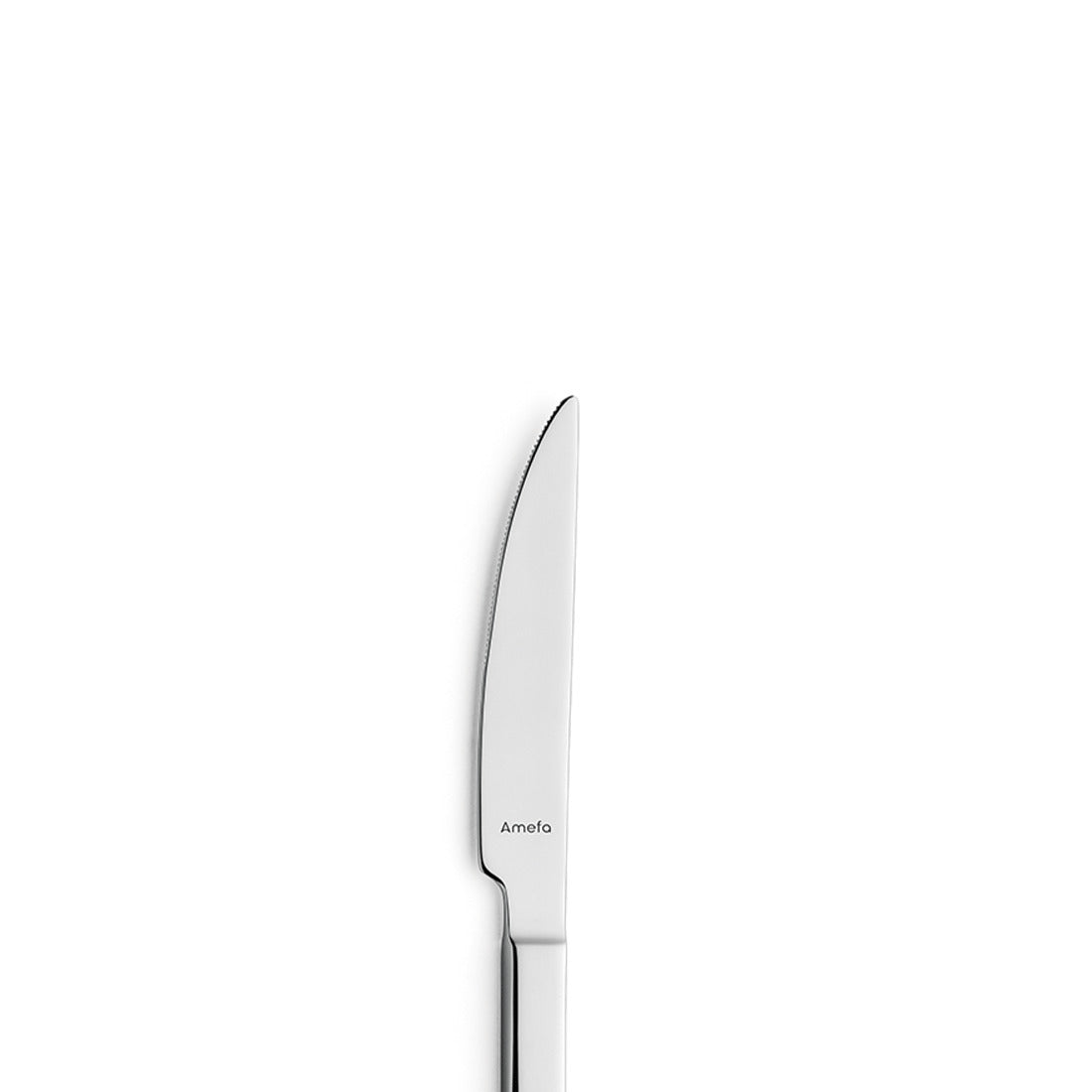 Silbernes Messer auf weißem Hintergrund.