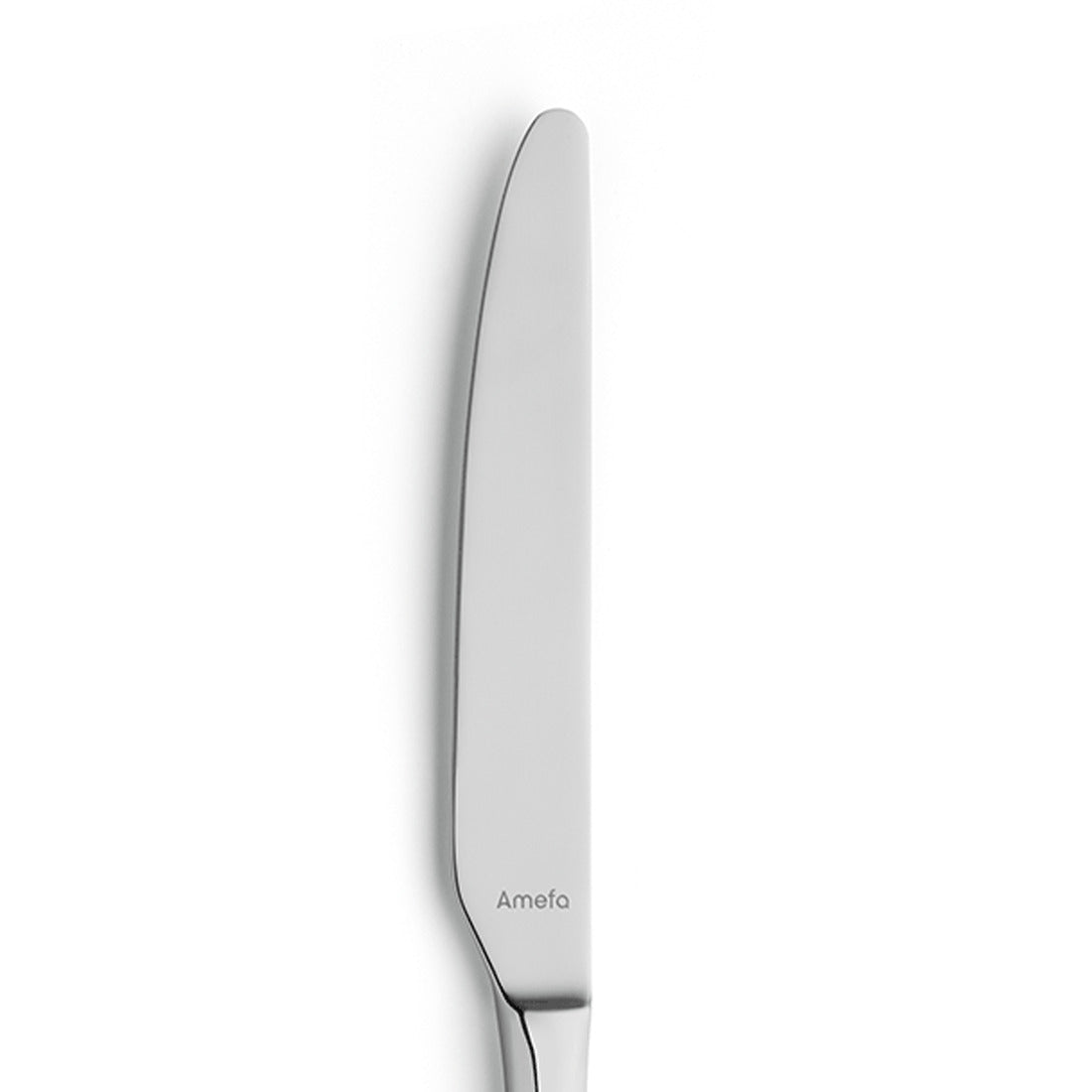 Silbernes Messer mit glattem Griff.