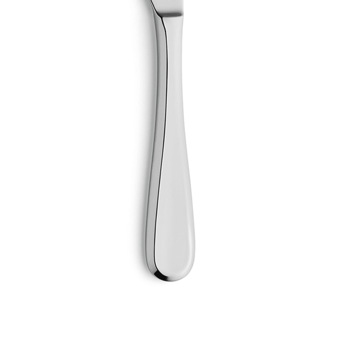 Silbernes Messer auf weißem Hintergrund.