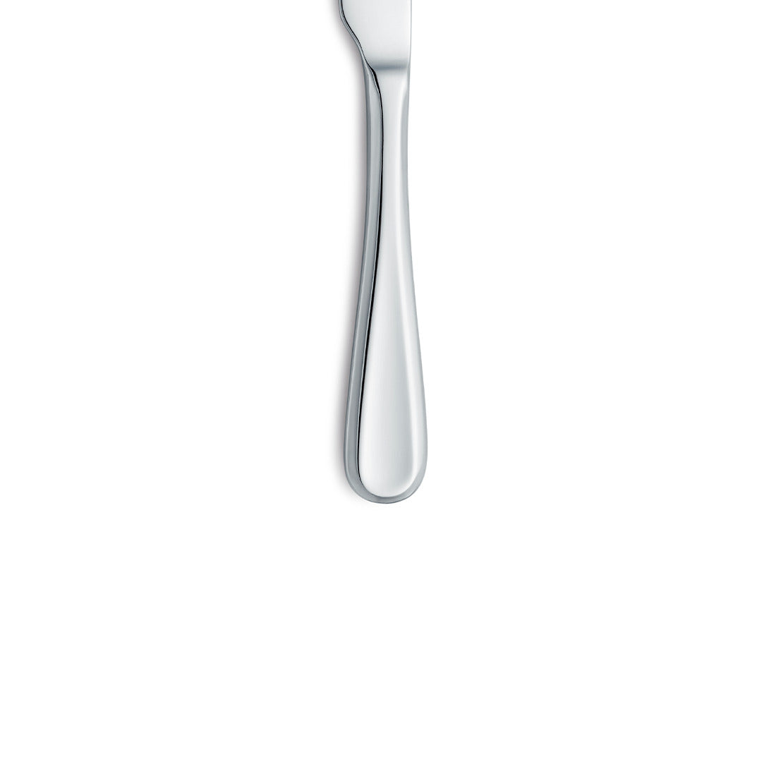 Silbernes Buttermesser auf weißem Hintergrund.