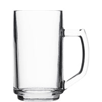 Leeres Bierglas mit Henkel