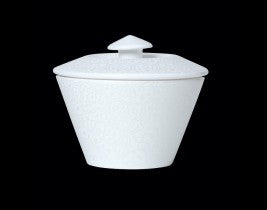 Weiße Porzellanschüssel mit Deckel.