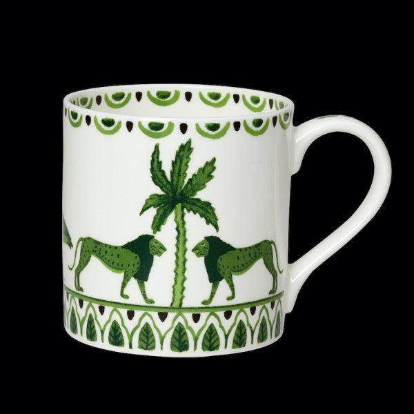 Tasse mit grünem Tiermotiv.
