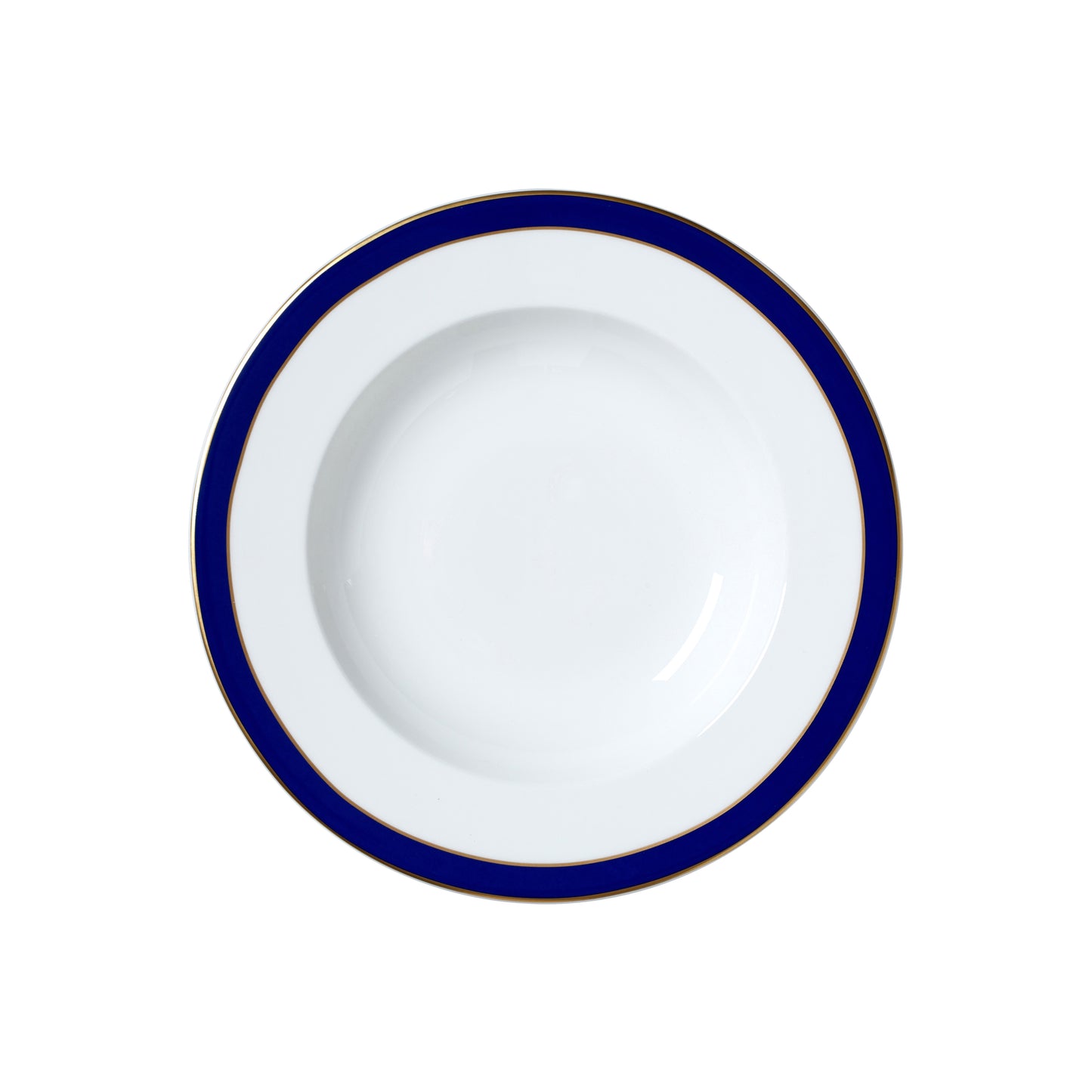 Weißer Teller mit blauem Rand.
