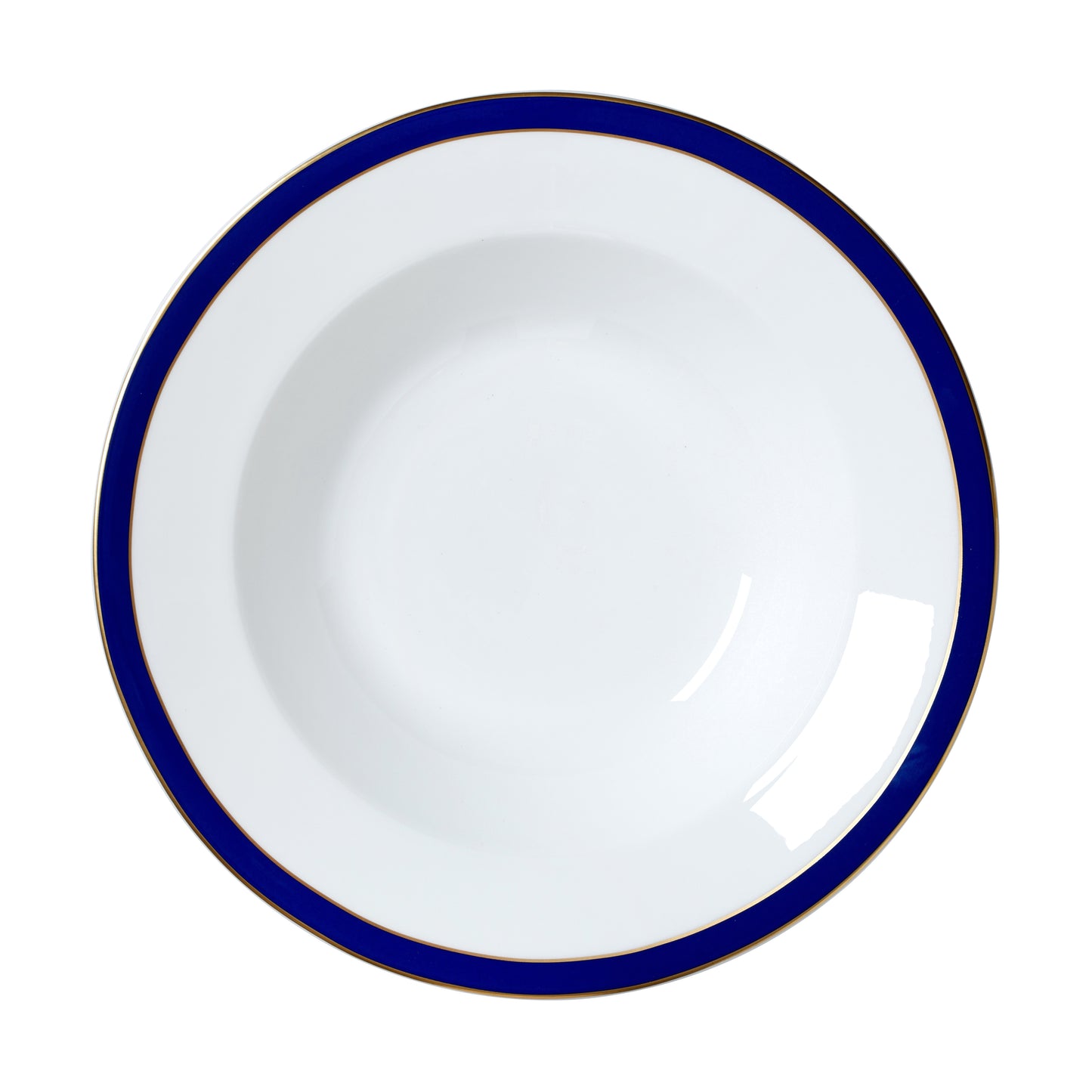 Weißer Teller mit blauem Rand.
