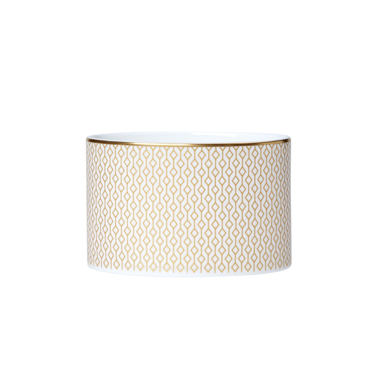 Weiße Schale mit goldenen Mustern.
