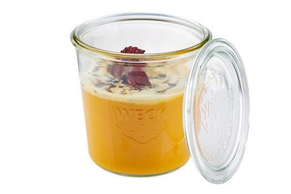 Suppe im Weckglas mit Deckel.