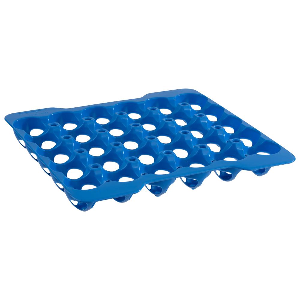 Blauer Flaschenkasten mit Löchern.