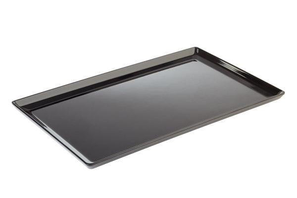 Schwarzes rechteckiges Serviertablett aus Melamin.