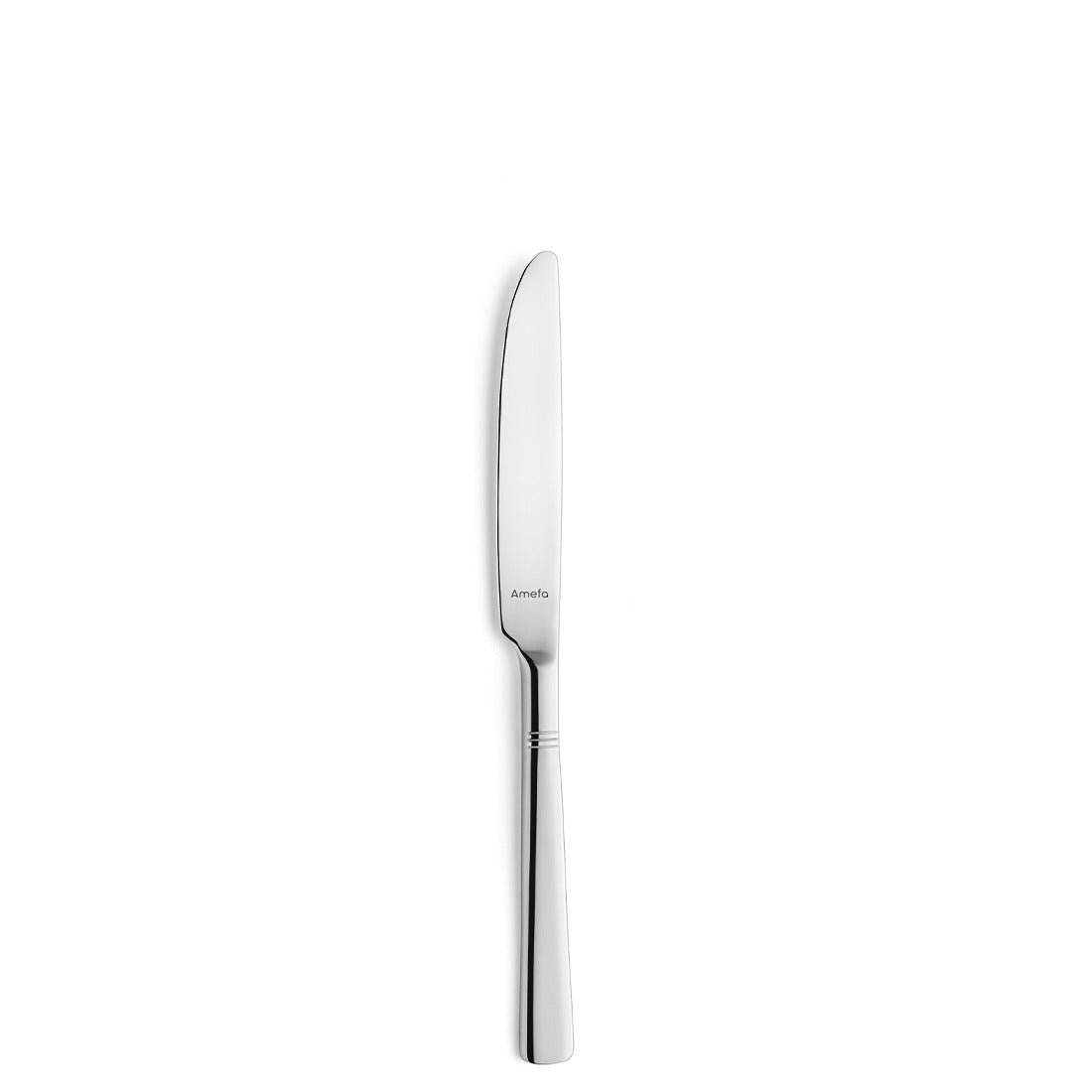 Silbernes Messer auf weißem Hintergrund.