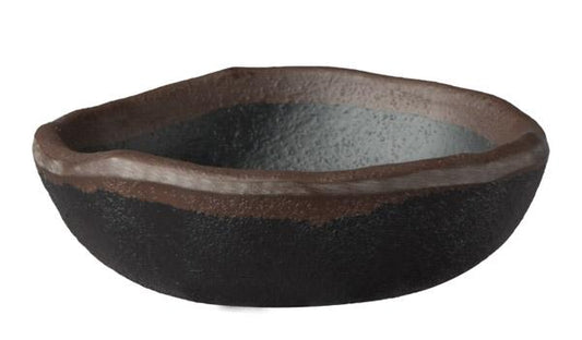 Schwarze, rustikale Schale aus Keramik.