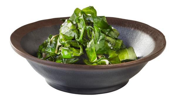 Schüssel mit grünem Salat.