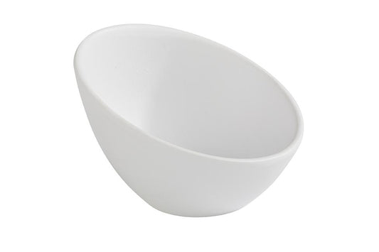 Weiße, ovale Schüssel aus Porzellan.