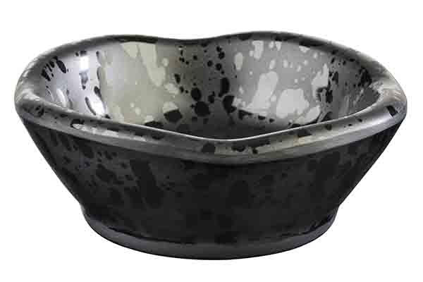 Schwarze Schale mit Sprenkelmuster.