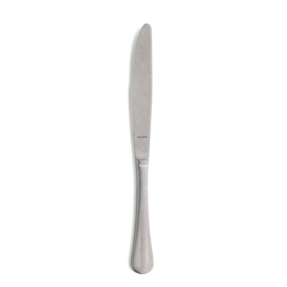 Silbernes Buttermesser auf weißem Hintergrund.